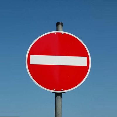 Het verkeer leidde de Raad en Waarschuwingsraad 4C die van het Eindeteken Cirkelveiligheidskaart drukken